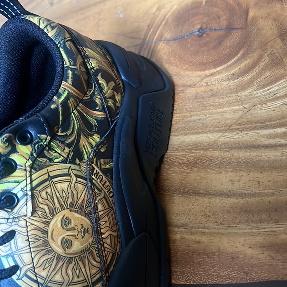 Versace - Picture 2 of 12